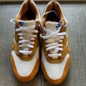 Nike White and Tan Sneakers Classic Retro Design